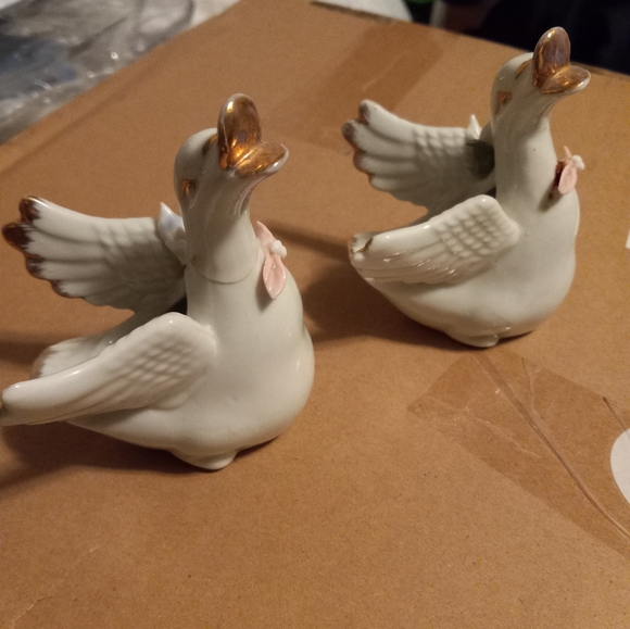 Porcelain swans (small) - Picture 2 of 3